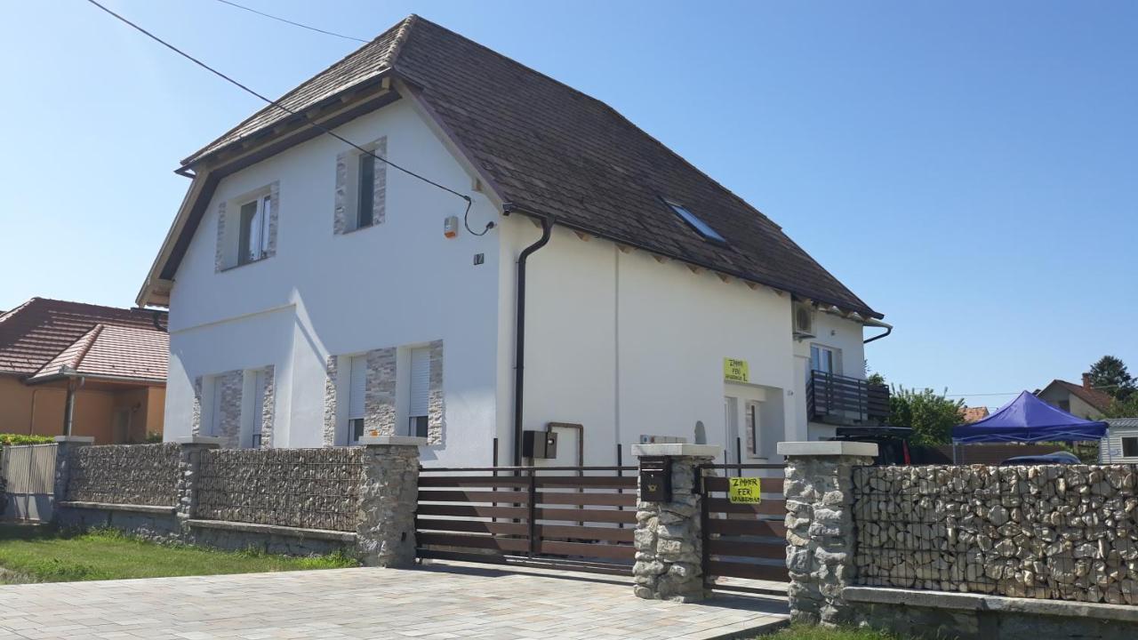 Ferienwohnung Zimmerferi Apartman Keszthely Exterior foto