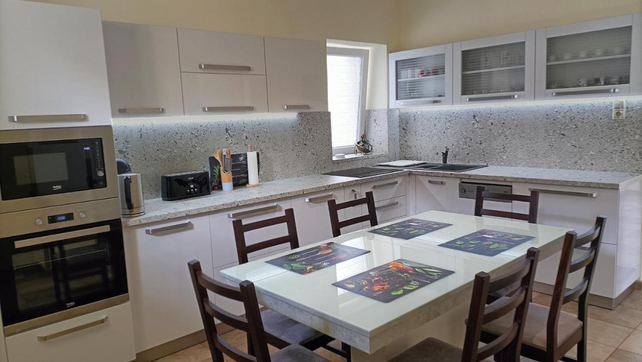 Ferienwohnung Zimmerferi Apartman Keszthely Exterior foto